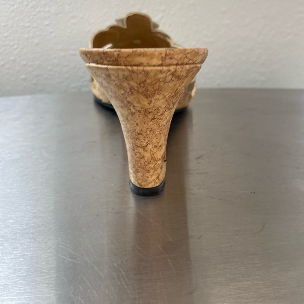 WOMENS CORAL BAY Gold Wedge Sandals - Picture 4 of 15